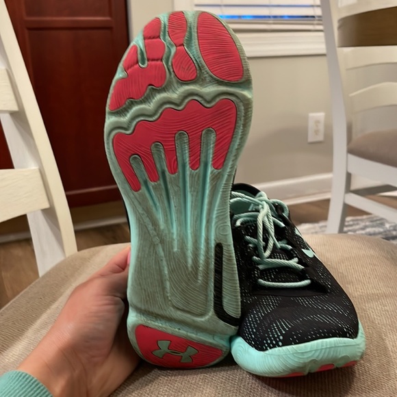 Under Armour Speed Form sneakers. Size 8.5 women’s - Picture 3 of 5